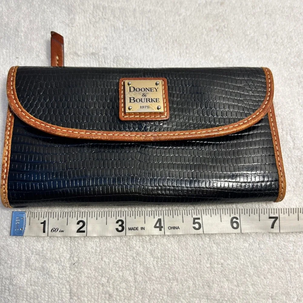 Dooney & Bourke Black Lizard Embossed Leather Continental Clutch Wallet Tan Trim